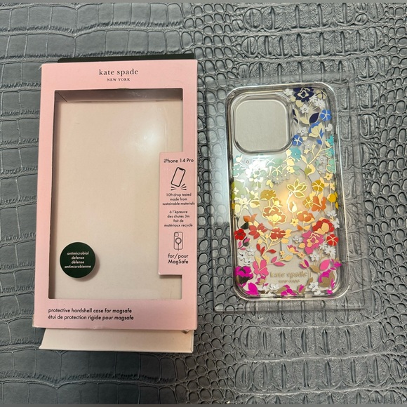 kate spade NY Protective Hardshell - Picture 2 of 4